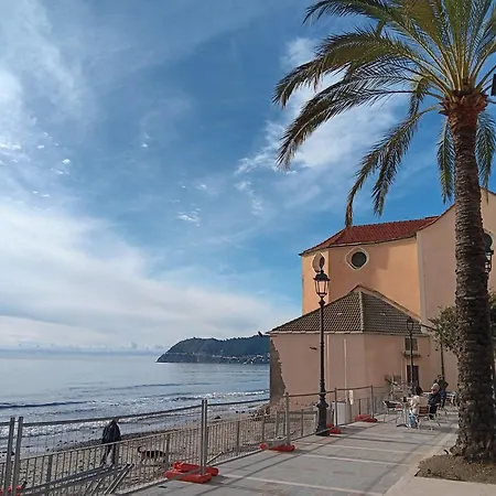 The Sailing Ship - Attico Con Grande Terrazzo Alassio