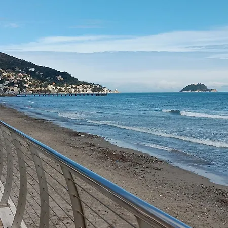 The Sailing Ship - Attico Con Grande Terrazzo Appartamento Alassio